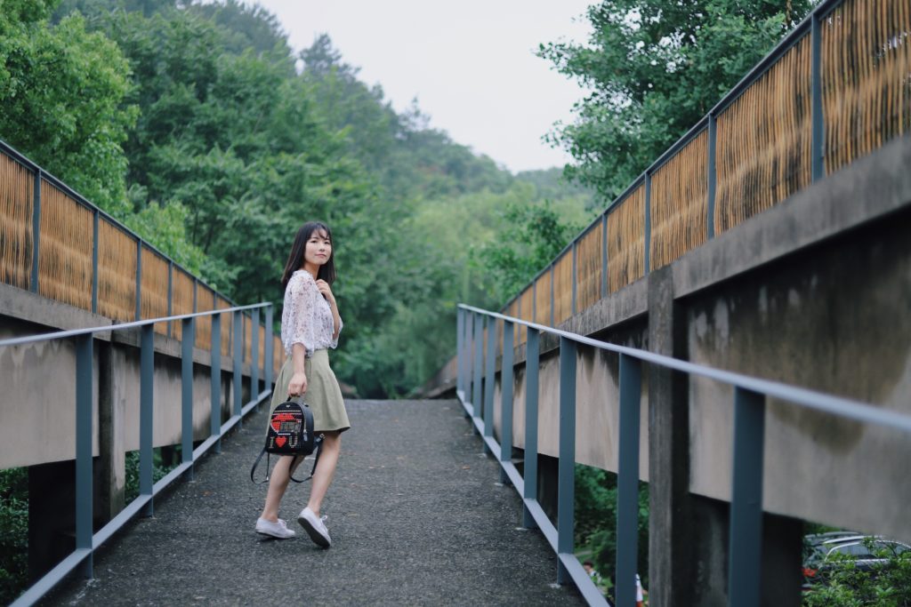 女性